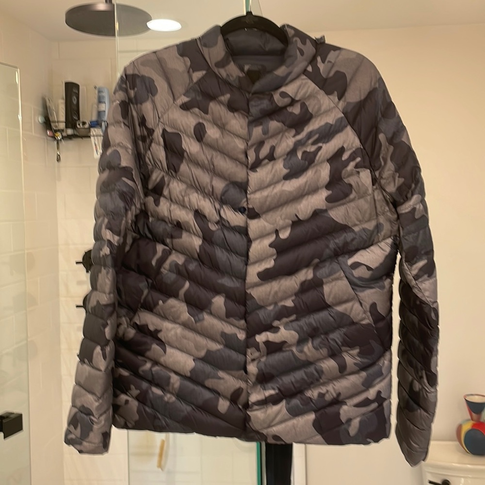 Lululemon navy and grey puffer jacket